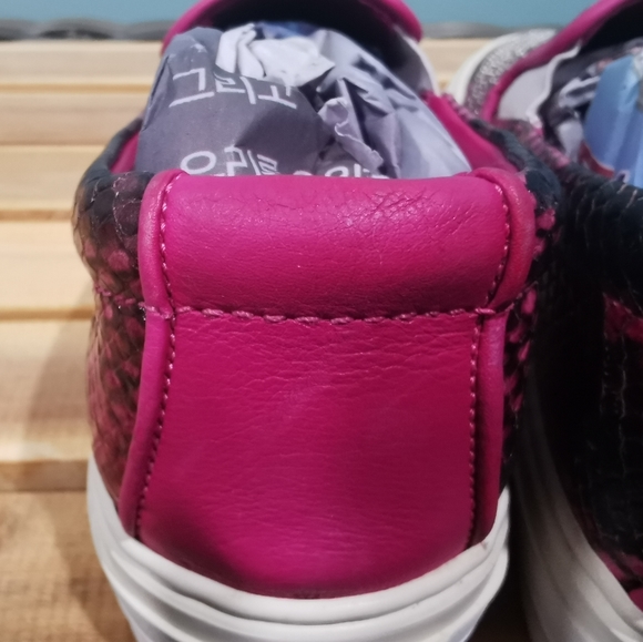 💯% Authentic Ferragamo Shoes in Pink fuchsia - Picture 7 of 16